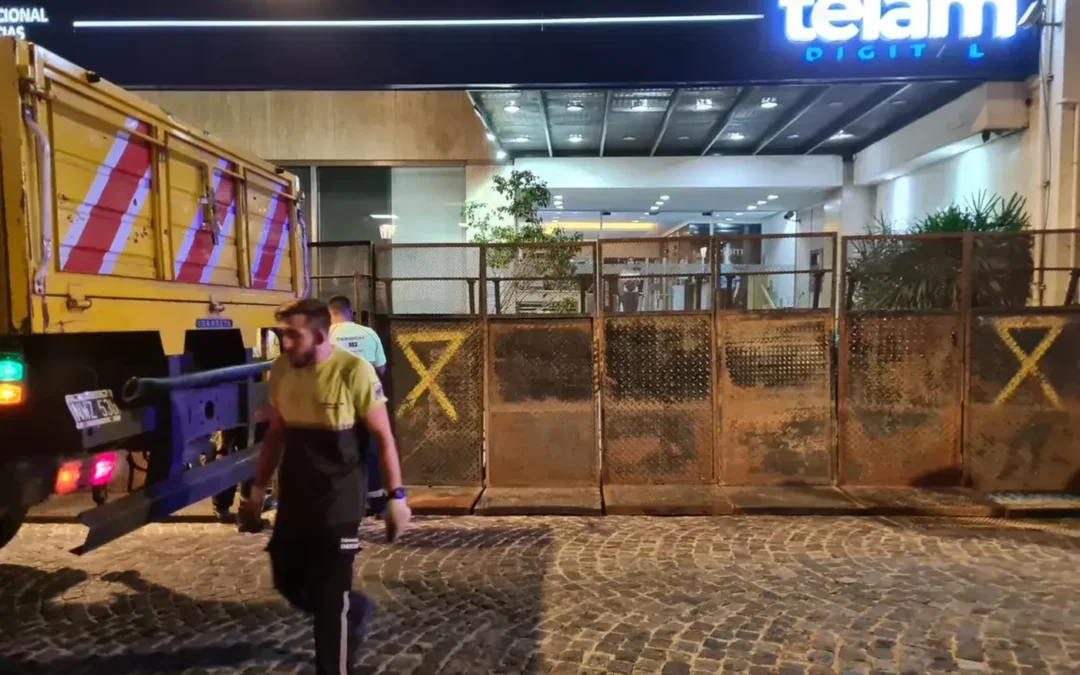 El gobierno avanza con el cierre de Télam: vallaron la redacción y deshabilitaron la página web