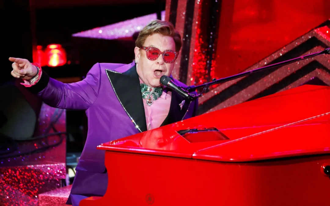 Elton John cumple 77 años