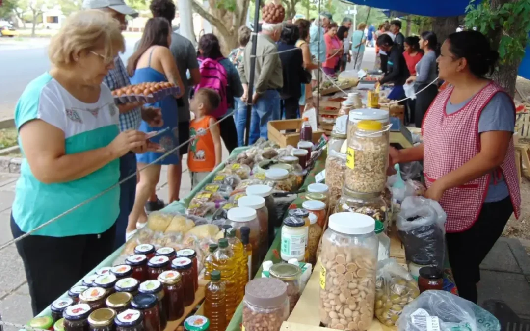 La Feria Franca recibe a la escuela «Martín Güemes» de La Llave con todos sus productos