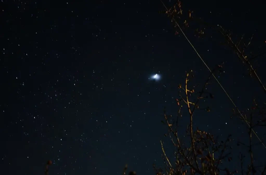 ¡Chau misterio! Te contamos qué era la luz en el cielo