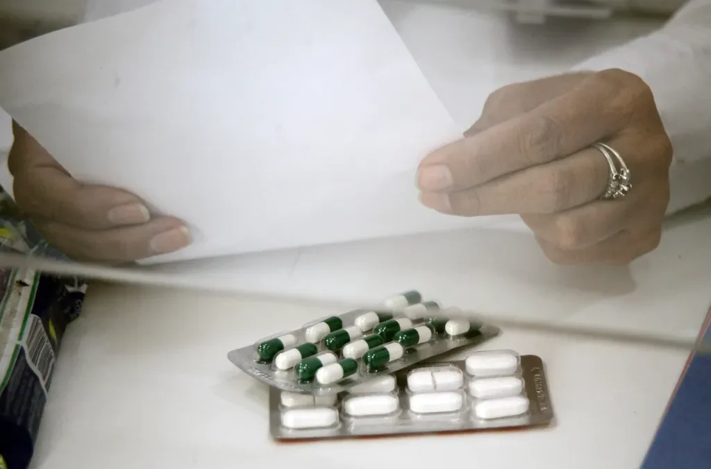 Por la crisis, cada vez menos mendocinos van al médico y crece la automedicación