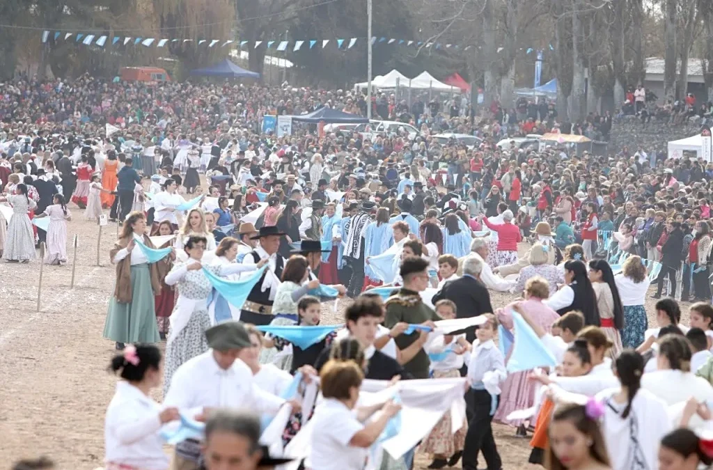 25 y 26 de mayo: la Villa se prepara para un multitudinario Pericón y un Festival Patrio