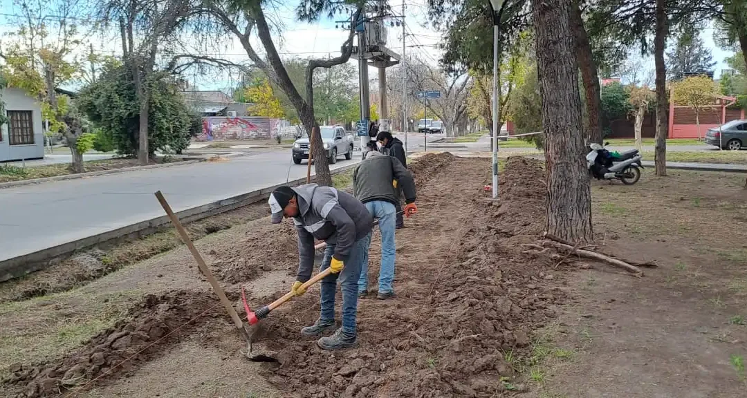 En la previa del día del periodista, el Municipio reacondiciona la plaza Abadía