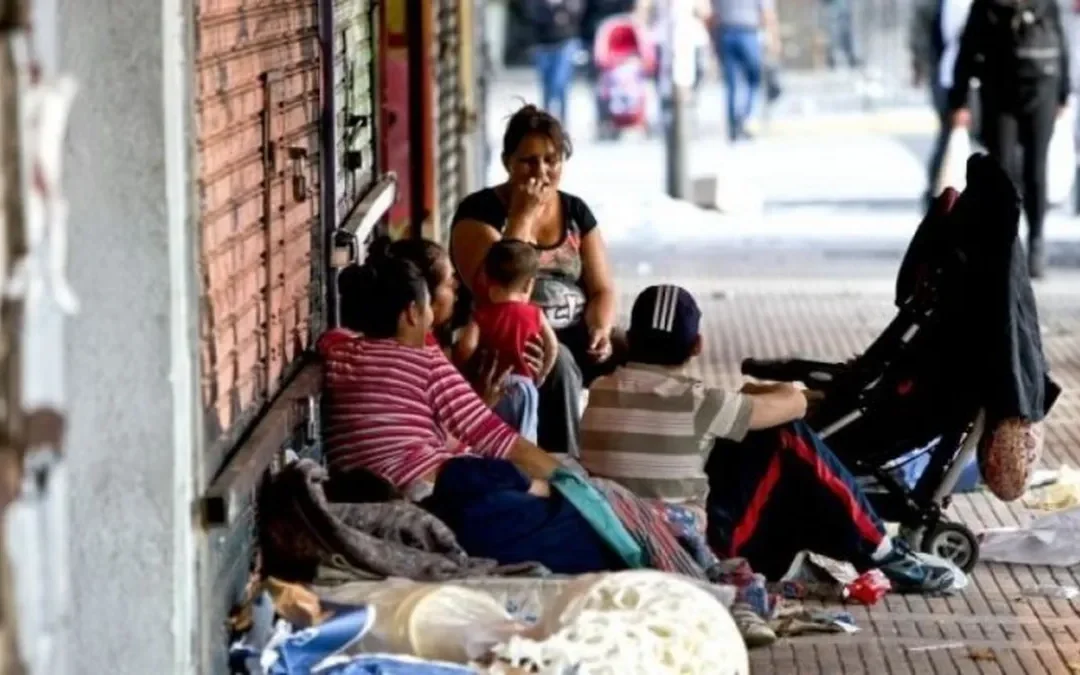 Según un estudio de la UCA, la pobreza en Argentina llegó al 55,5% y la indigencia al 17,5%