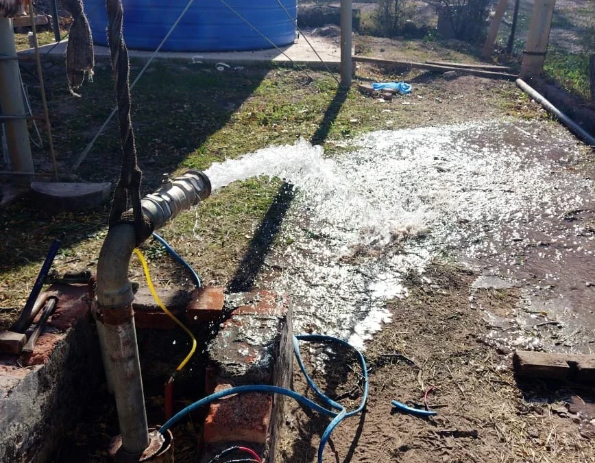 El Municipio trabajó con los vecinos de Las Malvinas y La Guevarina para recuperar el servicio de agua potable