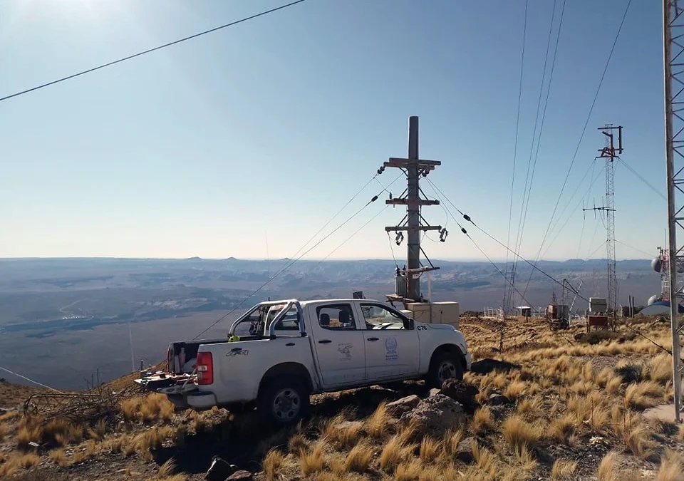 Se recuperaron y pusieron en funcionamiento antenas y repetidoras ubicadas en lo alto del Cerro Diamante