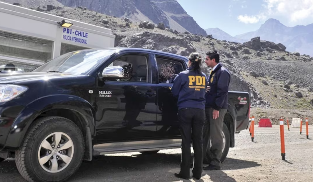 Dos mendocinos fueron detenidos en Chile porque intentaron pasar a una familia venezolana de forma ilegal