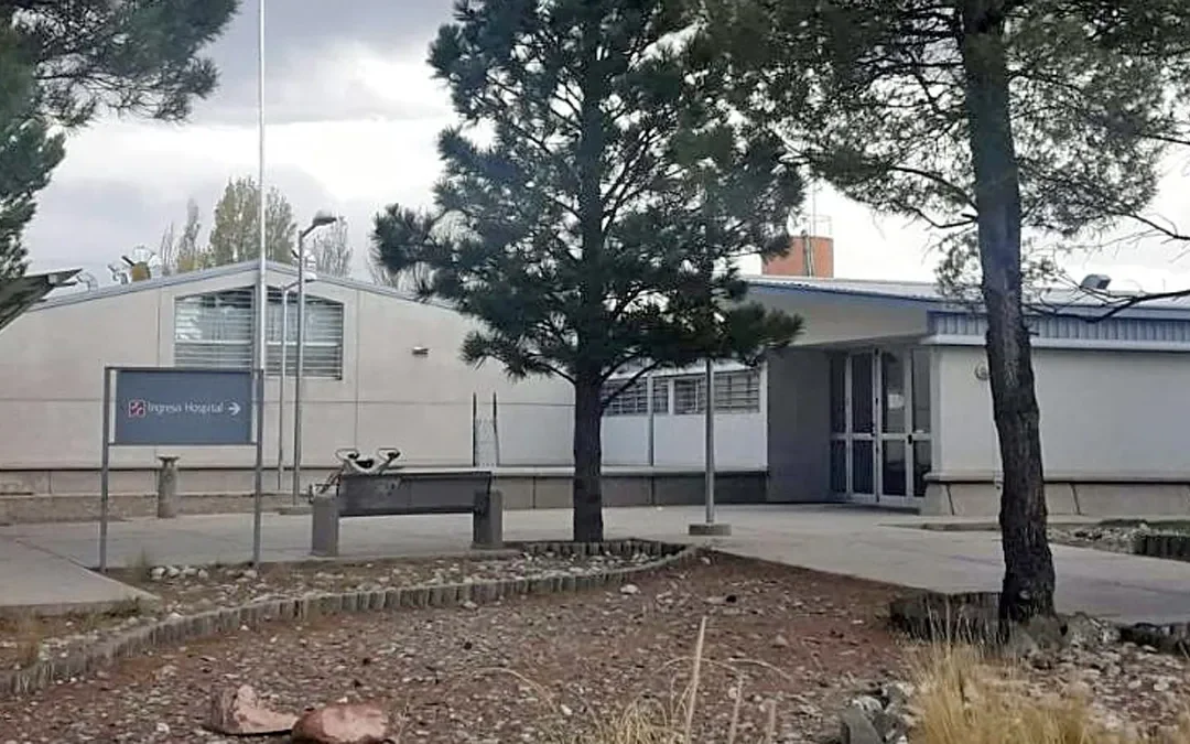 Conductor alcoholizado chocó contra un vehículo estacionado