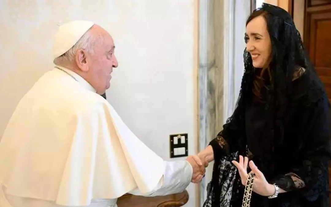 El papa Francisco recibió a Victoria Villarruel en el Vaticano