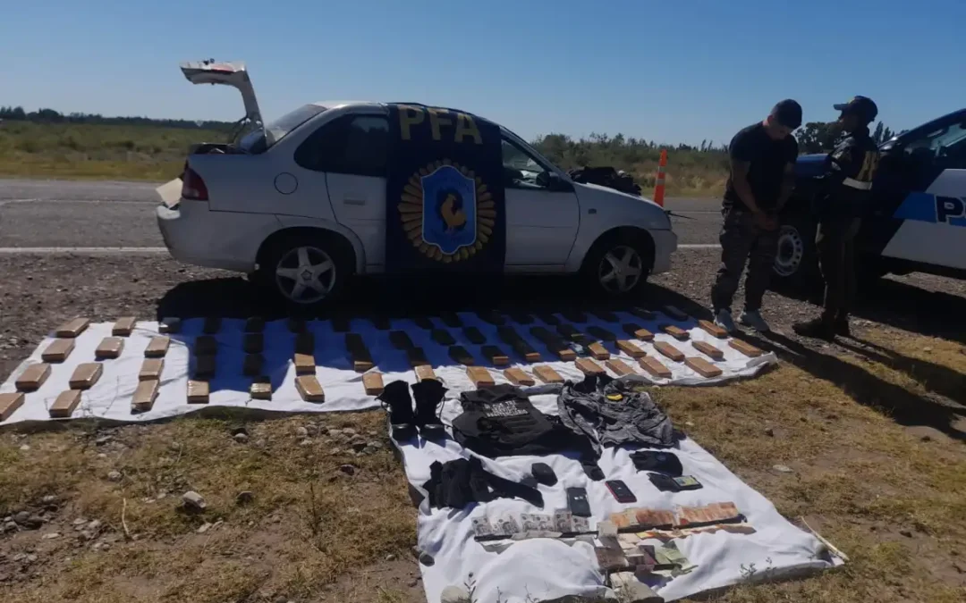 Capturaron a un penitenciario con 50 kilos de marihuana
