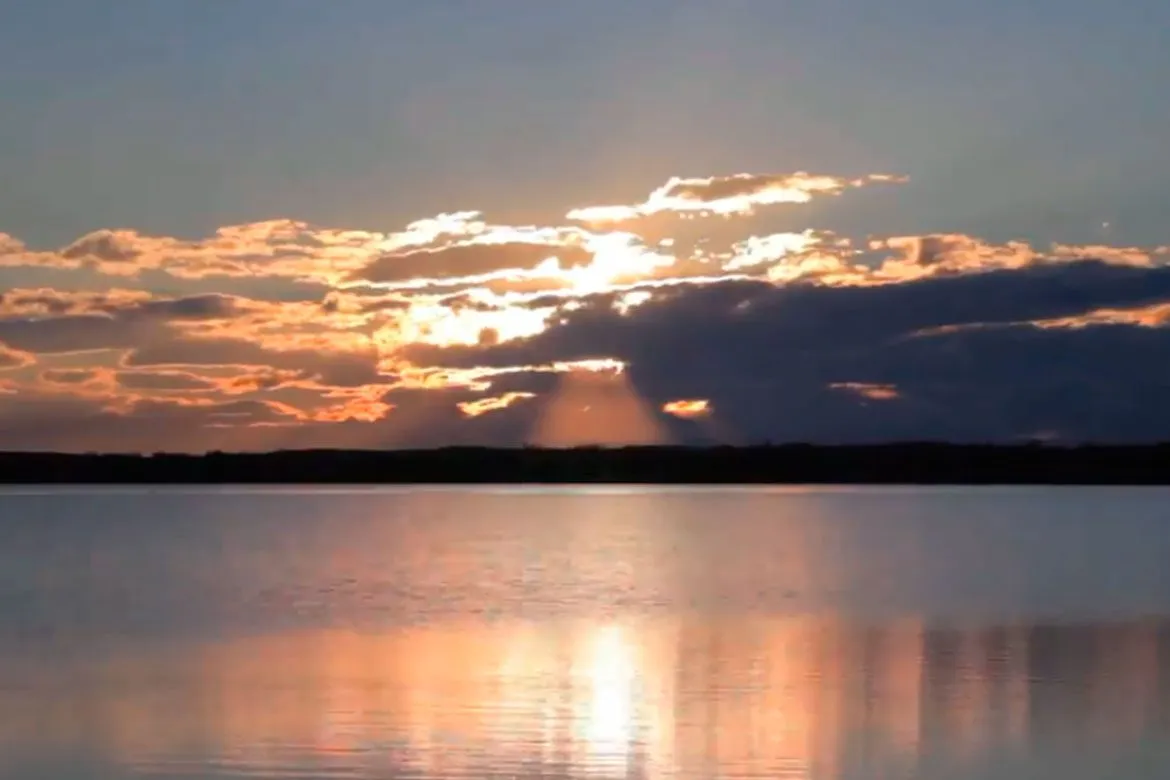 El Nihuil, atardecer en el lago