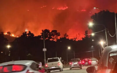 Un gran incendio se desató en las Sierras de Tandil y las llamas preocupan a los vecinos