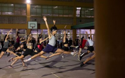 Omar Félix visitó a los bailarines y actores en los ensayos previos a la Vendimia de San Rafael