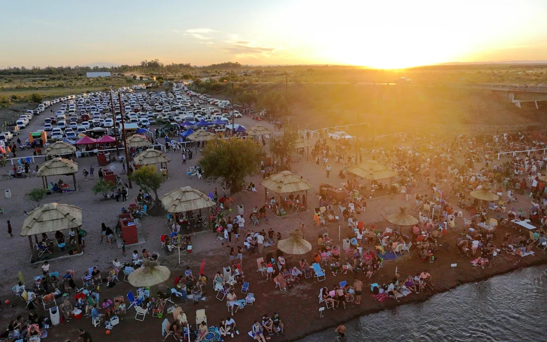 Ante una multitud de vecinos y turistas, Omar Félix inauguro la nueva costanera de Monte Comán