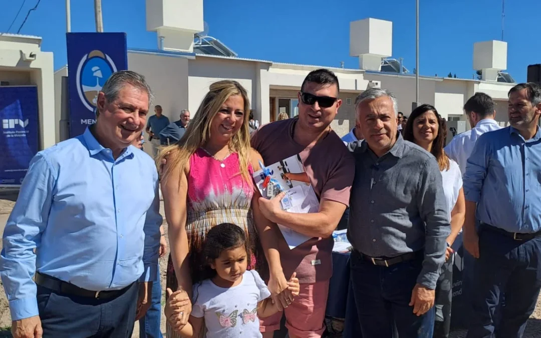 El Intendente Omar Félix acompañó al Gobernador Alfredo Cornejo en la entrega de viviendas del Barrio Parque Norte