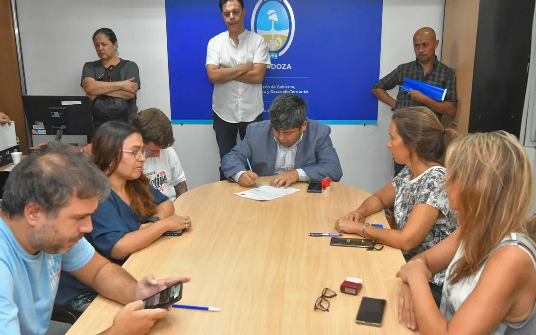 Hoy continúan las negociaciones paritarias de AMProS