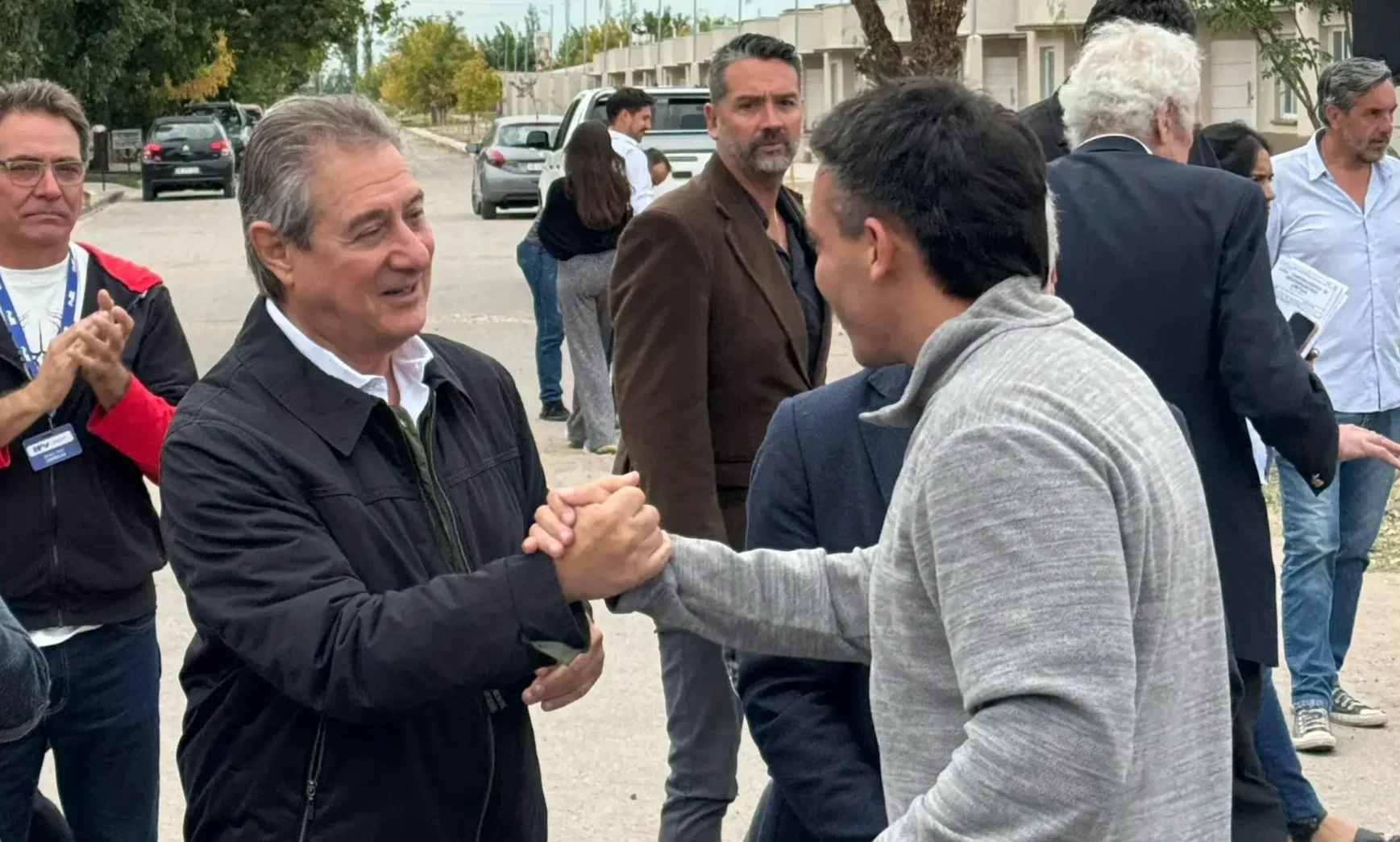 Omar Félix felicitó a los beneficiarios san-rafael-casas-omar-felix