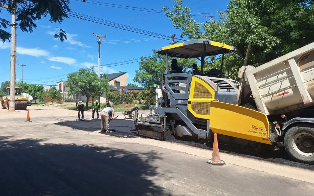 Se trabaja en el asfaltado de la avenida El Libertador hasta Juan XXIII