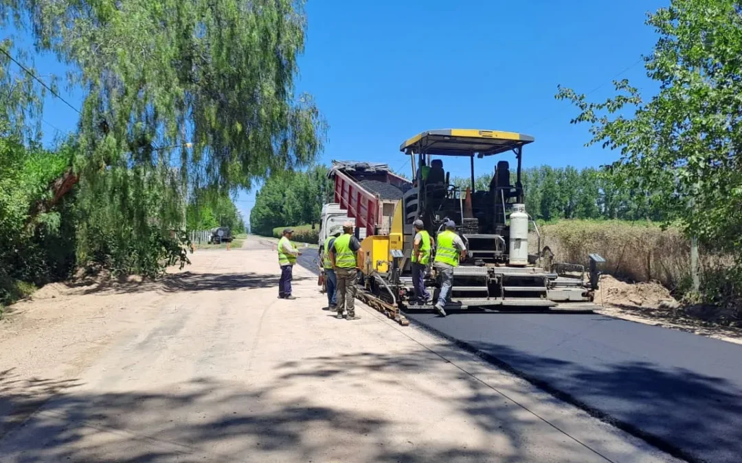 Omar Félix supervisó el asfaltado y ensanche de calle Sueta