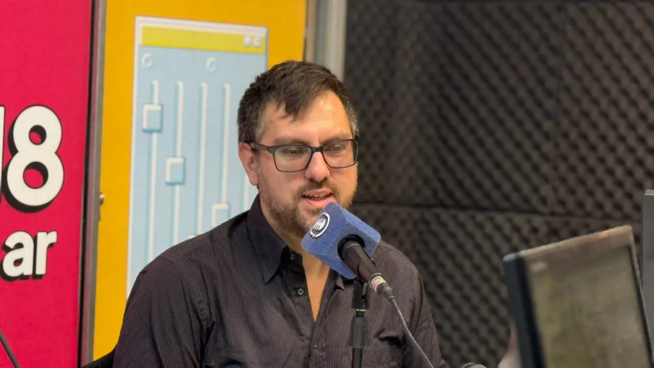 Christian Rocha destacó la importancia de proteger la identidad digital y las cuentas personales. Christian Rocha destacó la importancia de proteger la identidad digital y las cuentas personales.