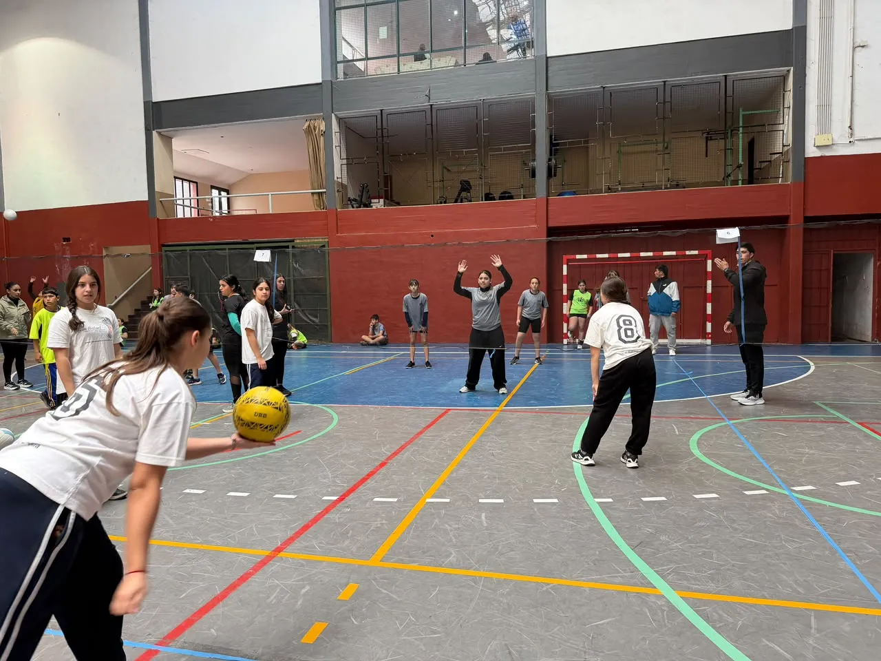 Los estudiantes de San Rafael compartieron una jornada de deporte y compañerismo. Los estudiantes de San Rafael compartieron una jornada de deporte y compañerismo.