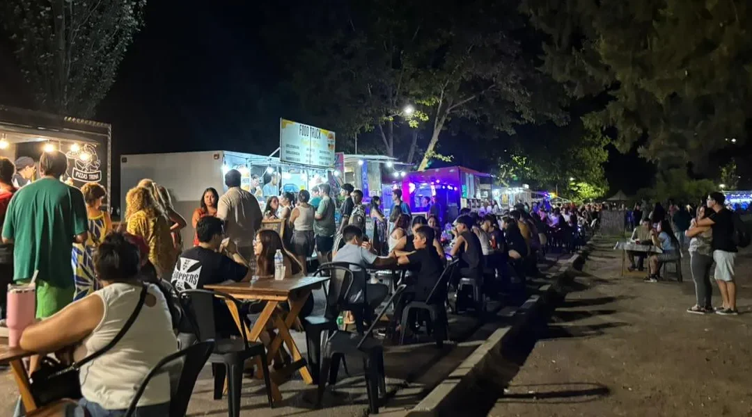 Con gran cantidad de asistentes y mucho folklore se llevó a cabo la Feria Juventud