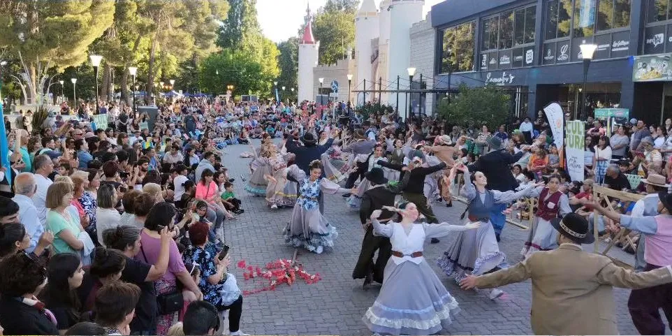 Así se vivió el Día de la Tradición en plaza Francia