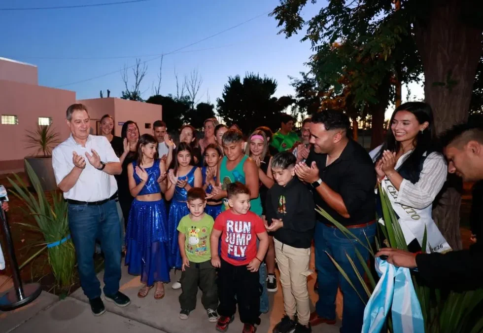 El intendente Omar Félix y los vecinos de El Cerrito inauguraron las nuevas obras en el Poli 3