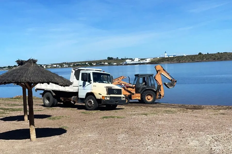 Se acerca una nueva temporada y se trabaja en la costanera de El Nihuil