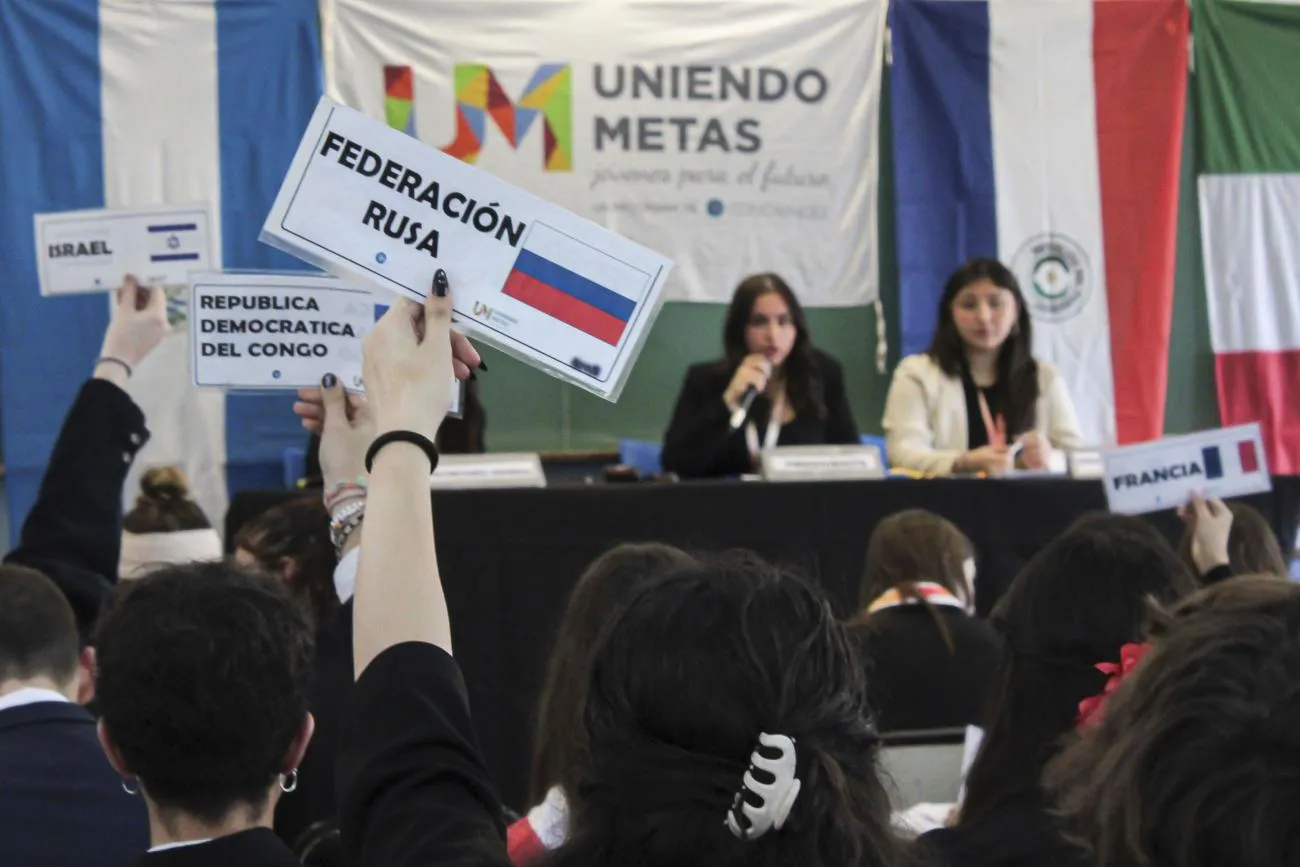 Alumnos del Colegio Normal de San Rafael buscan reunir fondos para participar del Modelo de Naciones Unidas en Buenos Aires. Alumnos del Colegio Normal de San Rafael buscan reunir fondos para participar del Modelo de Naciones Unidas en Buenos Aires.
