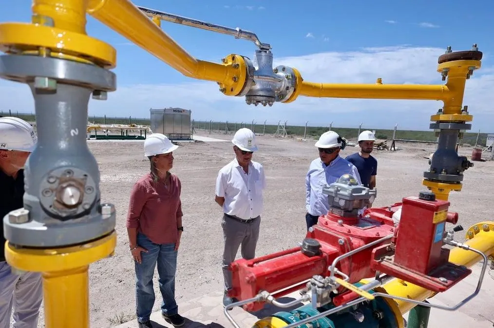 Gasoducto: el intendente recorrió la planta ESMO y destacó el avance de los trabajos