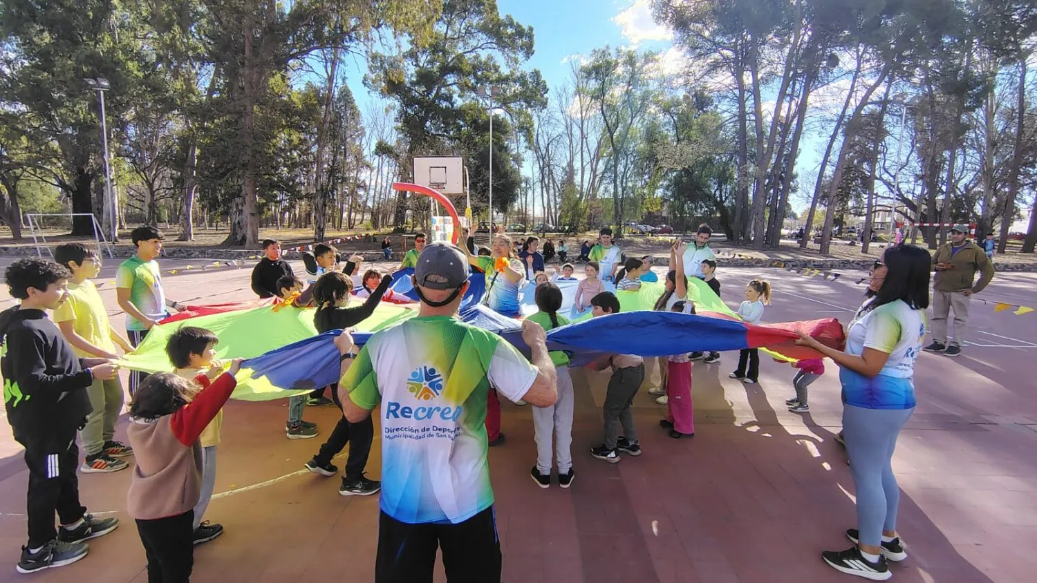Los juegos de RECREO están pensados para que participen personas de distintas edades.