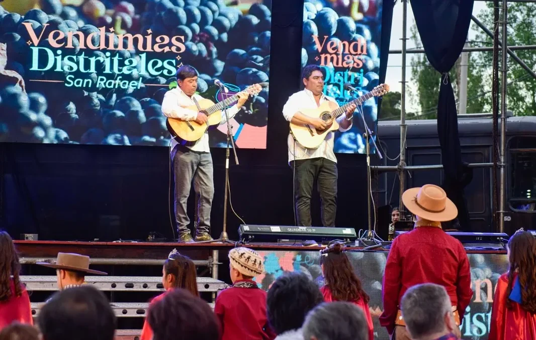 Julieta Abigail Romero y Briseida Apiolazza, son las nuevas representantes de Las Paredes y El Cerrito
