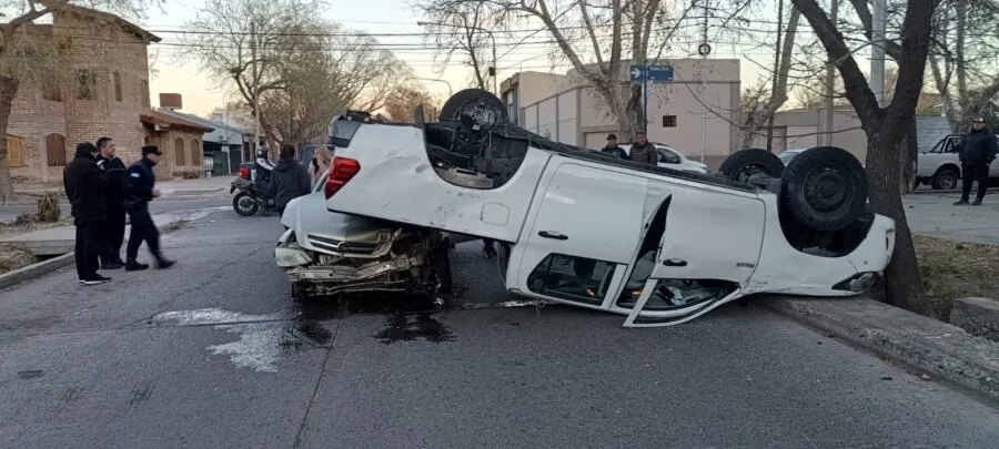 Dos accidentes en la mañana: fuerte choque en Emilio Civit y Ortíz de Rosas