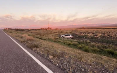 Vuelco en ruta 144: conductor perdió el control al encender un cigarrillo y terminó hospitalizado