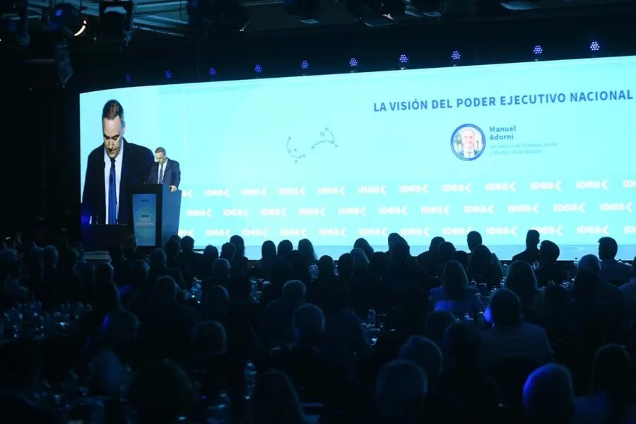 Adorni durante el Coloquio de IDEA, donde anunciór la futura reforma laboral. Adorni durante el Coloquio de IDEA, donde anunció la futura reforma laboral.