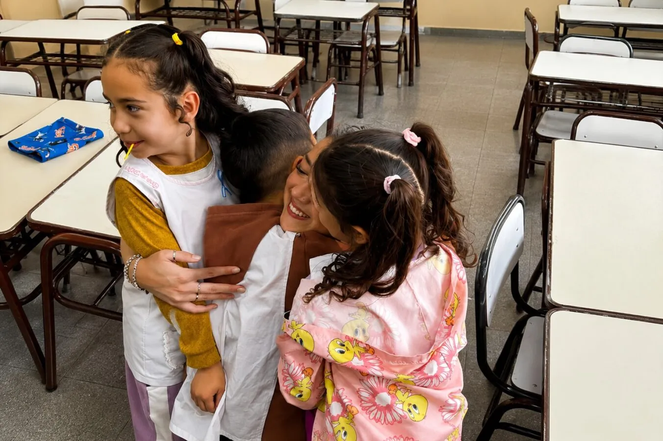 La representante de Ciudad prepara visitas a escuelas durante agosto para compartir meriendas y actividades.