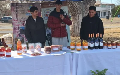 Las escuelas agrotécnicas fortalecen su participación en la Feria Franca Municipal de San Rafael