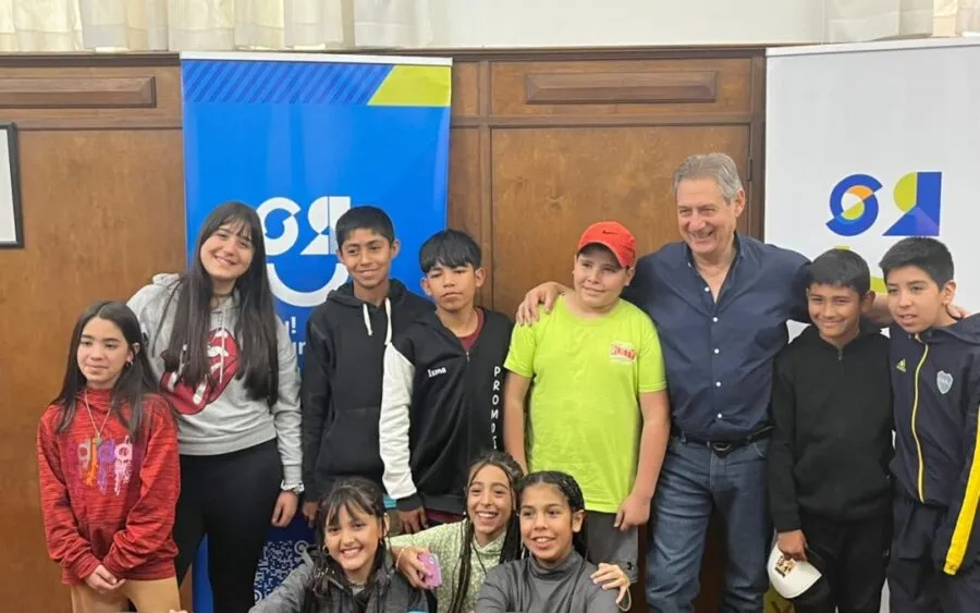 El intendente Omar Félix recibió a los chicos de la escuela Vicente López de Las Aguaditas