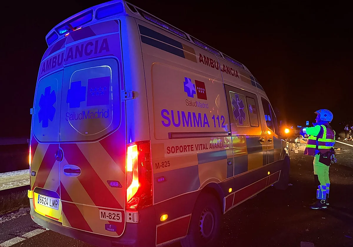 Ambulancia del sistema de emergencias en operativo nocturno