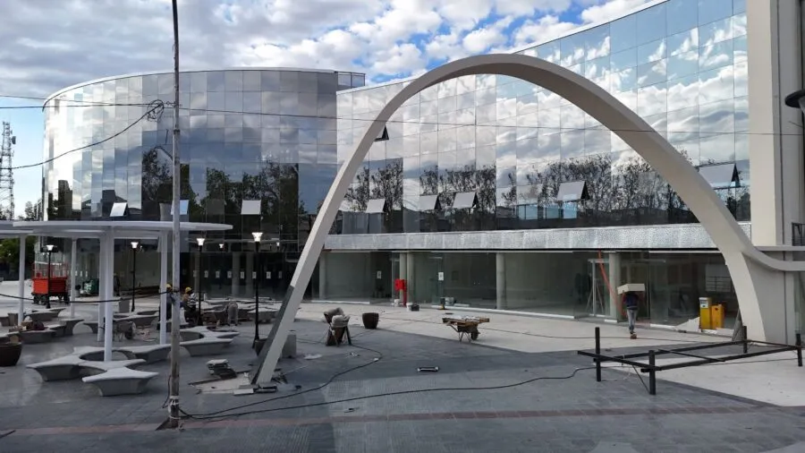 Omar Félix regresó al megaespacio de la ex terminal en la previa de su inauguración