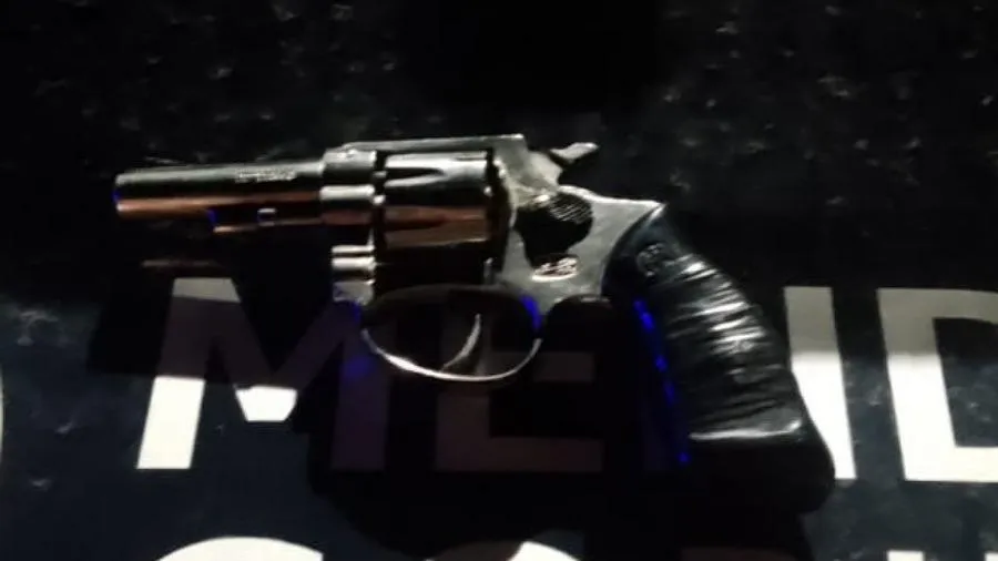 Menor de edad efectuaba disparos con arma de fuego frente al Poli 2