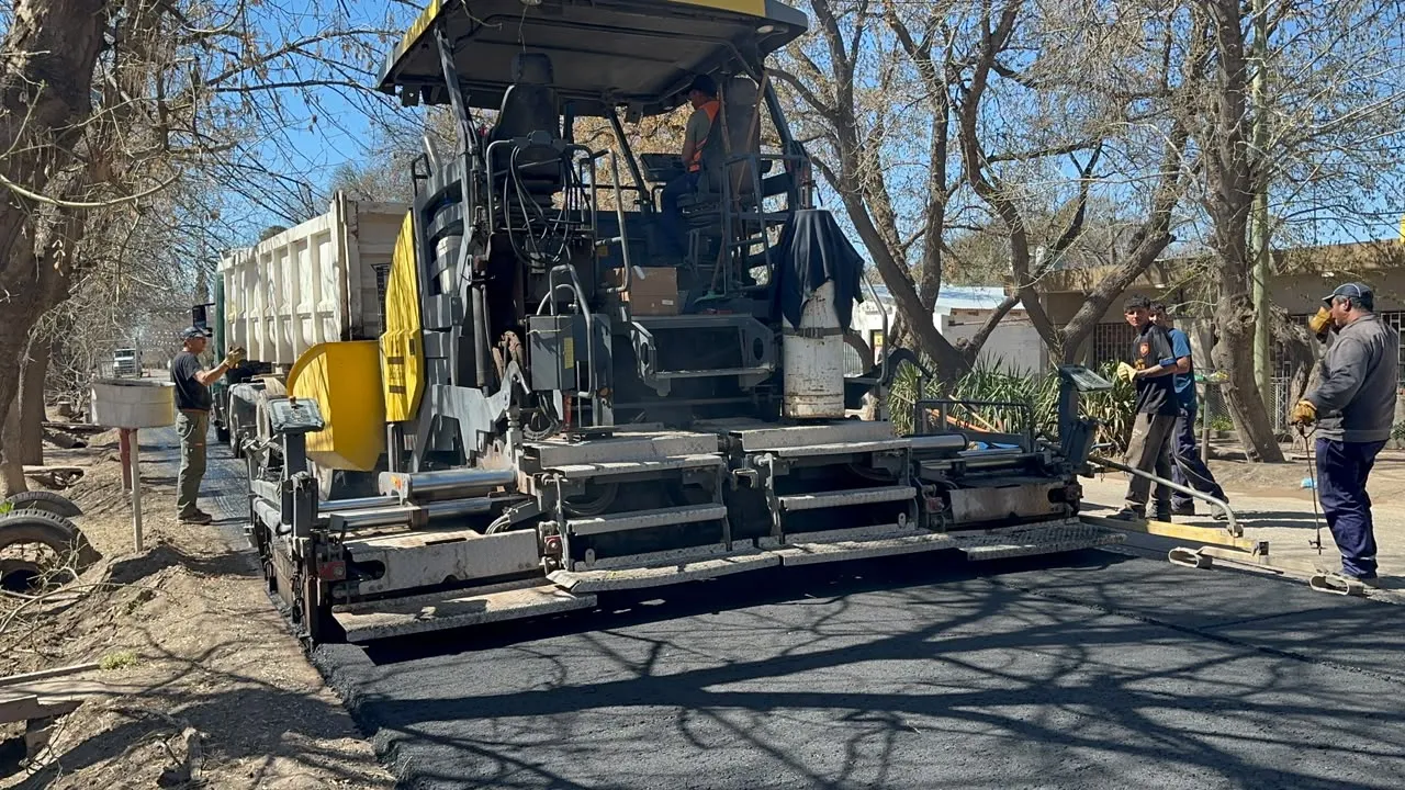 San Rafael continúa con su programa de infraestructura vial en los distritos del departamento.