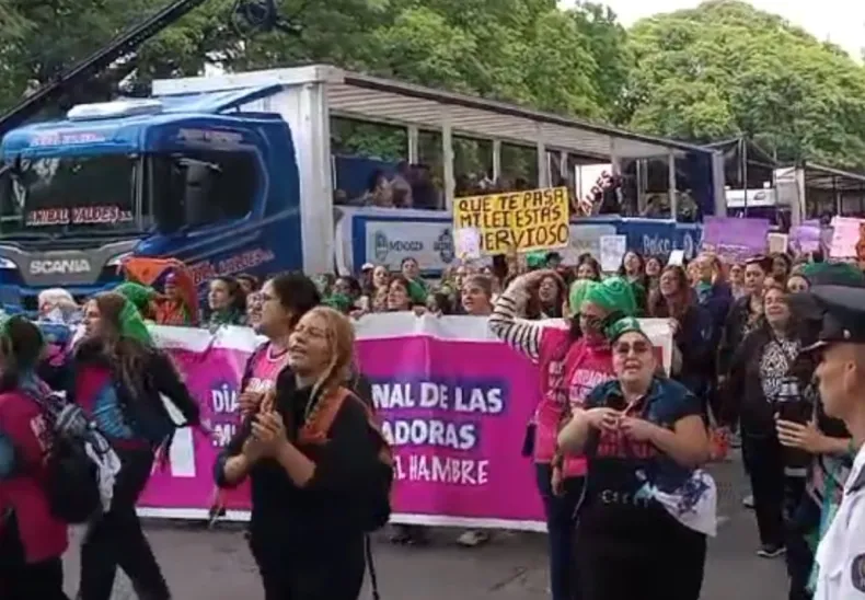 Trabajadores estatales durante una manifestación. Trabajadores estatales durante una manifestación.