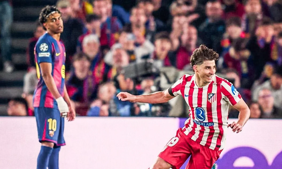 La decepción de Lamine Yamal y el festejo de Julian Alvarez.