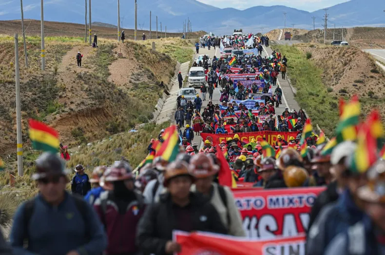 Las protestas se intensificaron en distintas regiones de Bolivia. Las protestas se intensificaron en distintas regiones de Bolivia.