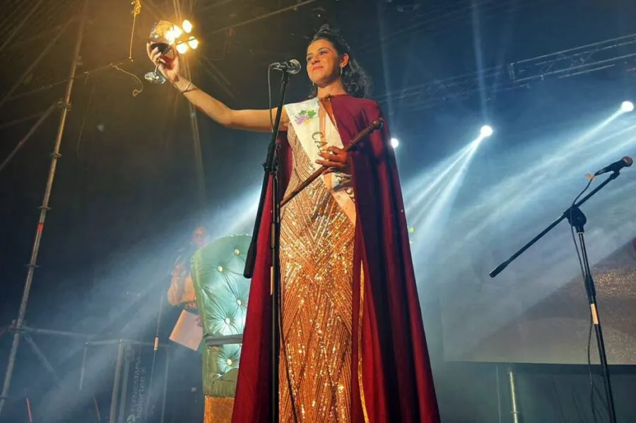 Cañada Seca celebró su vendimia y coronó a Lucía Riera como su nueva soberana
