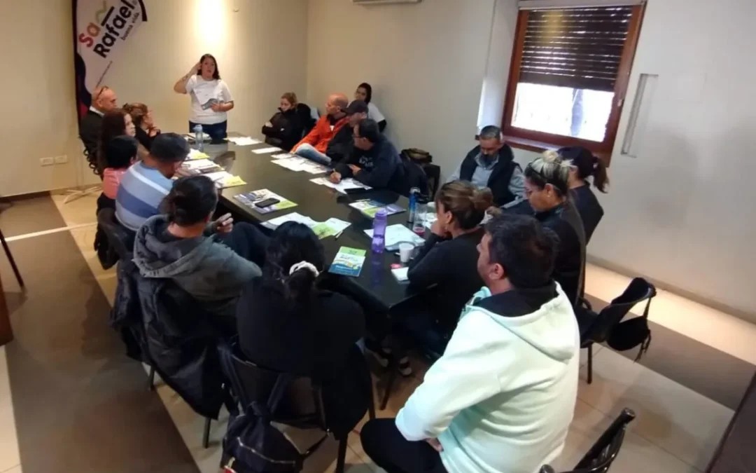 San Rafael capacita a sus agentes de estacionamiento para brindar atención turística