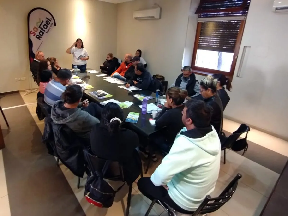 Capacitación agentes estacionamiento San Rafael turismo