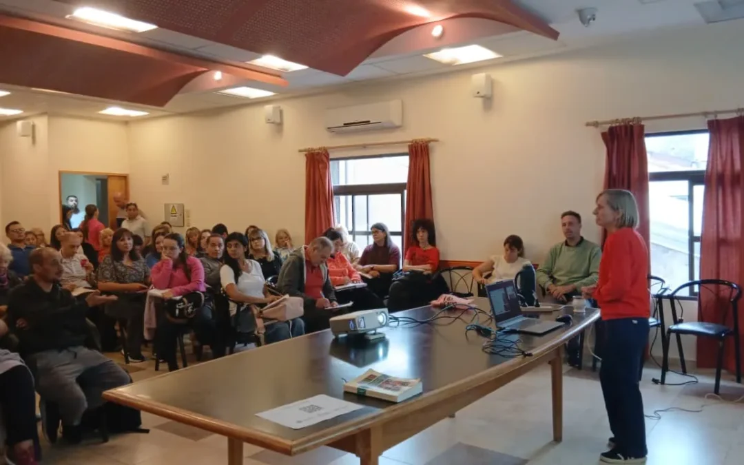 A sala llena se realizó la capacitación de mermeladas, mientras se prepara otra para elaborar conservas